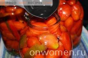 Ingemaakte tomaten met paprika