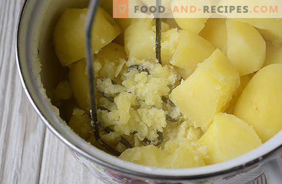Kook aardappelpuree koken met melk van goede consistentie
