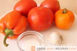 Tomaten met paprika en knoflook voor de winter