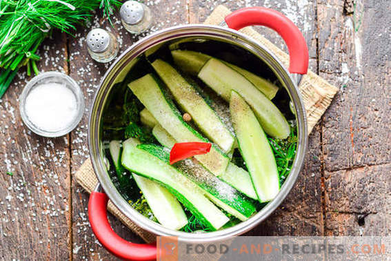 Snelle gemarineerde komkommer in de pan (2 uur)