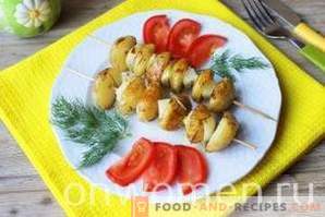 Kebab van aardappelen in de oven