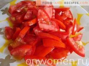 Warme salade van paprika's en tomaten met kip