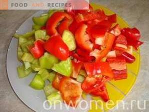Warme salade van paprika's en tomaten met kip