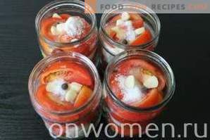Tomate cu felii cu ceapă și unt pentru iarnă