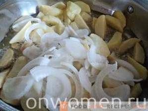 Landelijke aardappelen in een pan