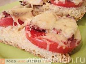 Heta smörgåsar med tomater och jaktkorv