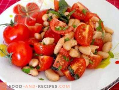 Salades met tomaten en bonen