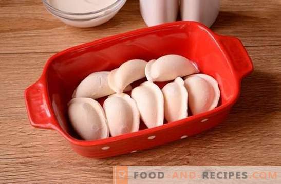Dumplings gebakken in de oven is een ongebruikelijke manier om gewone maaltijden te bereiden. Stapsgewijs fotorecept van dumplings met aardappelen in de oven